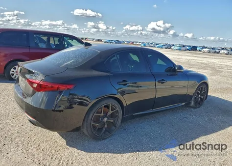 2019 Alfa Romeo Giulia z USA, uszkodzony, nr VIN ZARFAMAN4K7622772